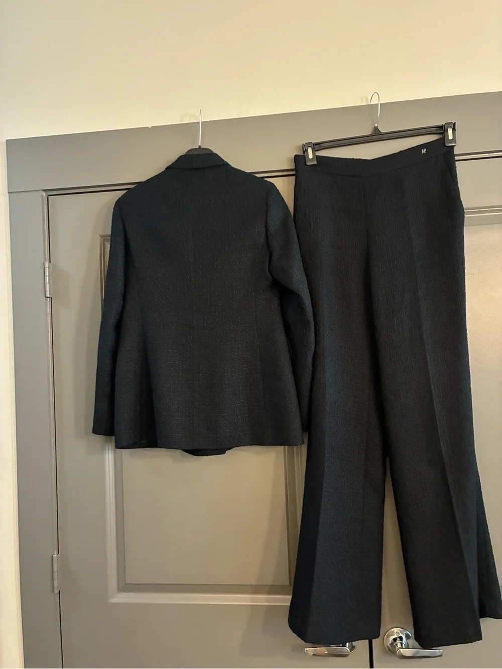 CH Carolina Herrera Black Tweed Jacket With Matching Trousers - Picture 3 of 7